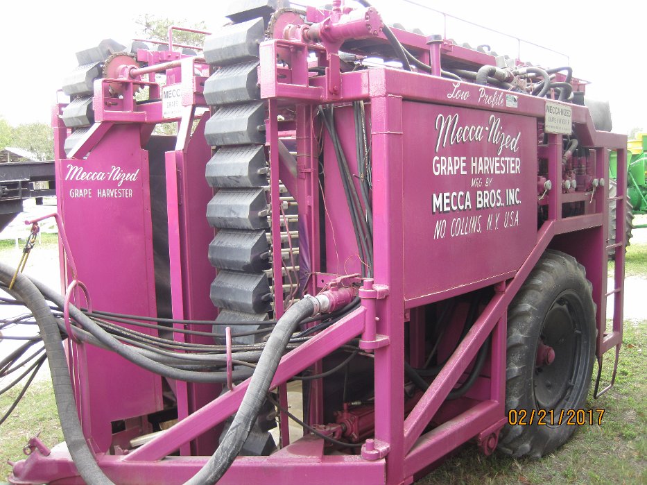 076-Grape harvester.jpg